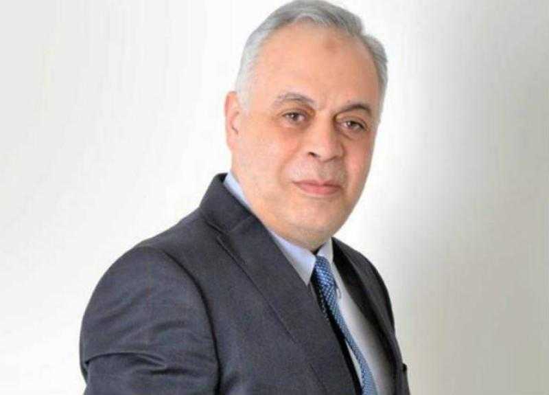 الزعيم بصحة جيدة وزي الفل.. أشرف زكي يرد على إصابة عادل إمام بالزهايمر