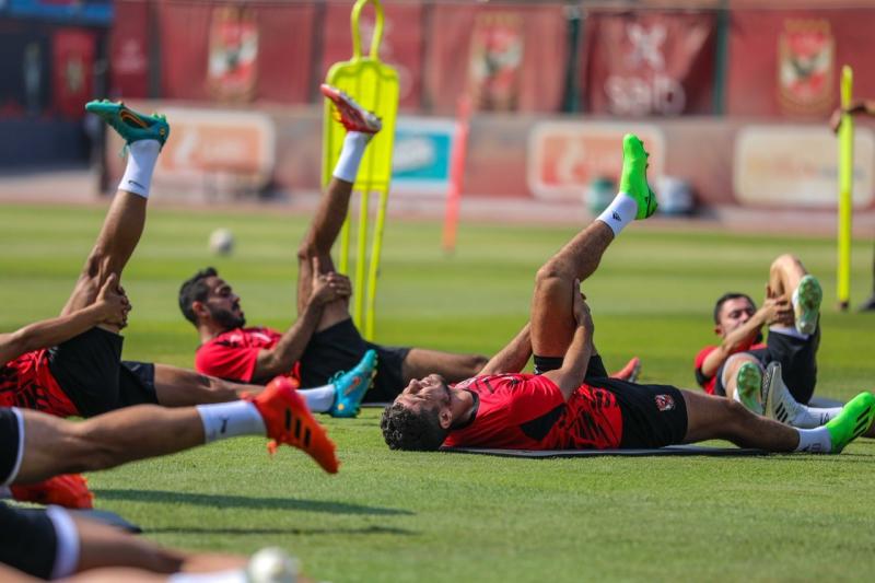 ضربة موجعة.. إصابة لاعب الأهلي الجديد وغيابه عن التدريبات