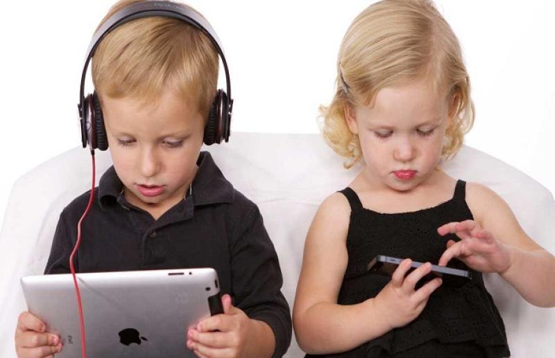 استخدام الأطفال للموبايلات