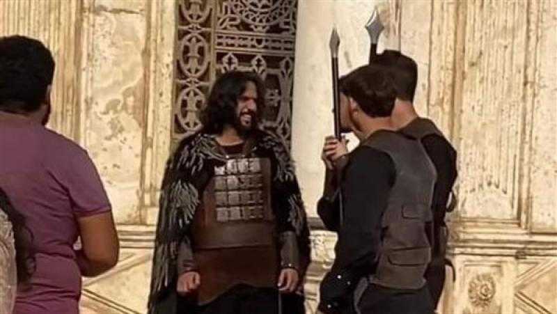 بهاء سلطان يثير جدل كبير بعد ظهوره بزي تاريخي