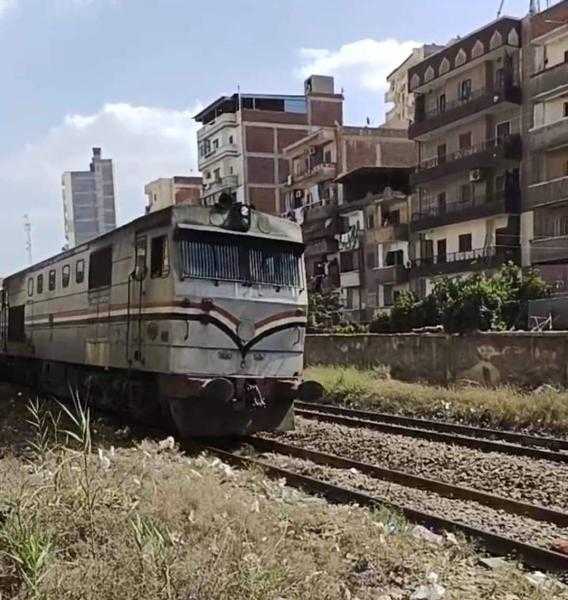 عودة حركة القطارات بمحطة دمنهور بعد حادث اليوم