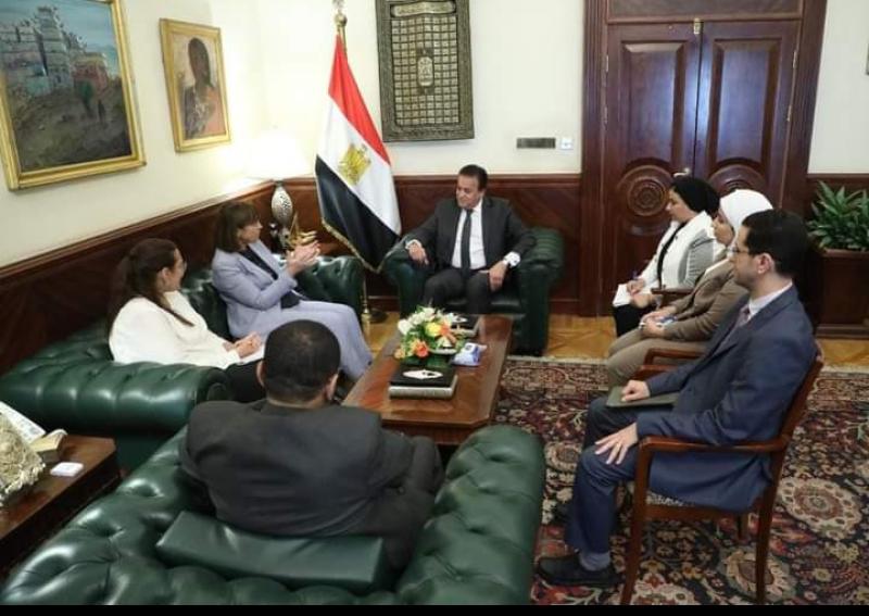 وزير الصحة خلال الاجتماع 