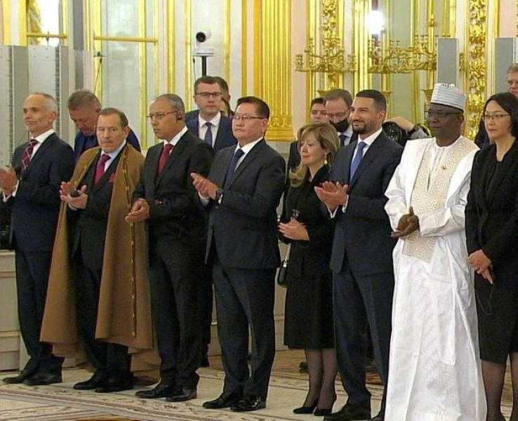 السفير المصري في موسكو يُقدم أوراق اعتماده للرئيس الروسي