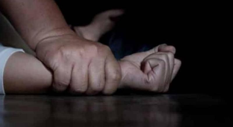 «تعالي غرفة فاضية».. أقوال شاهد عيان في واقعة هتك عرض معلمة من مدير مدرسة