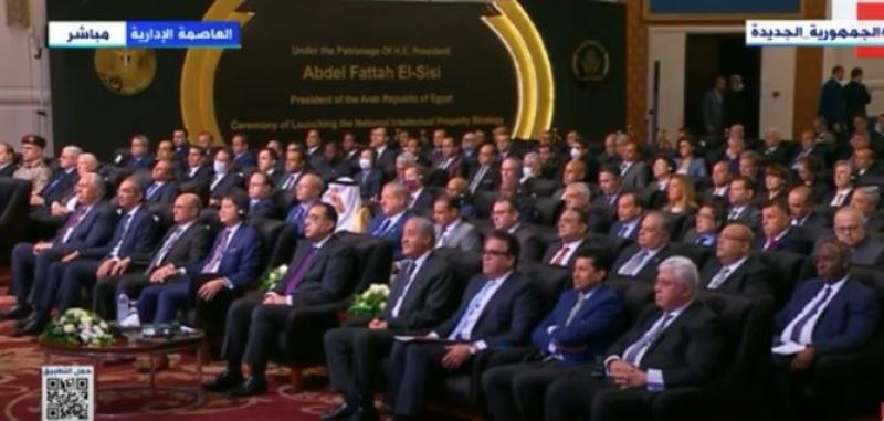 مدبولي يشاهد فيلما قصيرا عن تاريخ الملكية الفكرية في مصر «فيديو»
