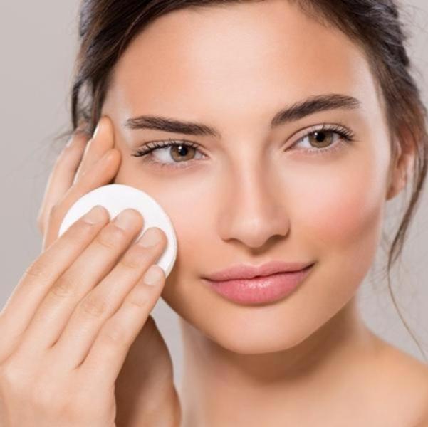 طرق طبيعية لإزالة المكياج