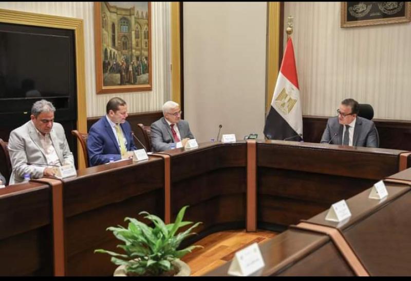 وزير الصحة خلال الاجتماع 