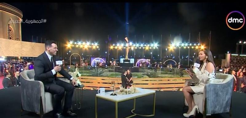 رامي رضوان لزوجته في مهرجان الدراما: «نكمل الحوار في البيت» - فيديو