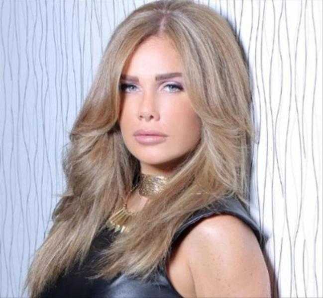 «التجربة الدنماركية».. نيكول سابا في ختام «القاهرة السينمائي» بفستان عمره 19 عامًا