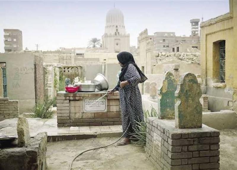 ما حكم زيارة القبور يوم الجمعة.. الإفتاء تُجيب