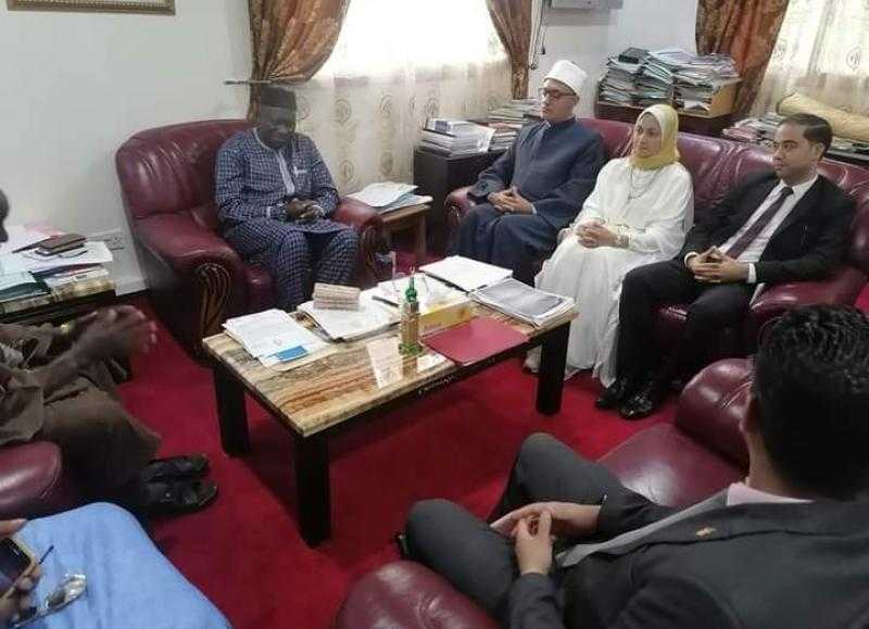 وفد الأزهر لـ «جامبيا» يلتقي بوزير الأراضي والتنمية المحلية والشئون الدينية