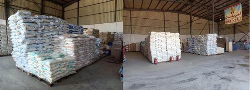 ضبط 40 طن أعلاف ومكملات وإضافات في مصنع عشوائي