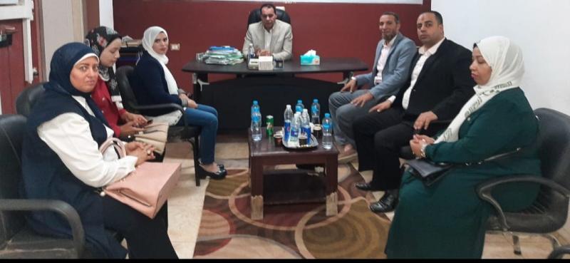 عدد من حملة الماجستير والدكتوراه 