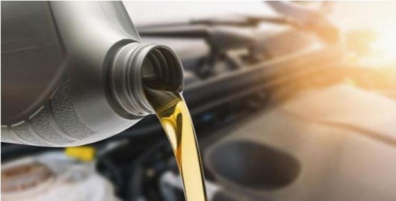 غير مطابقة للمواصفات ومغشوشة .. ضبط 12 طن زيوت سيارات