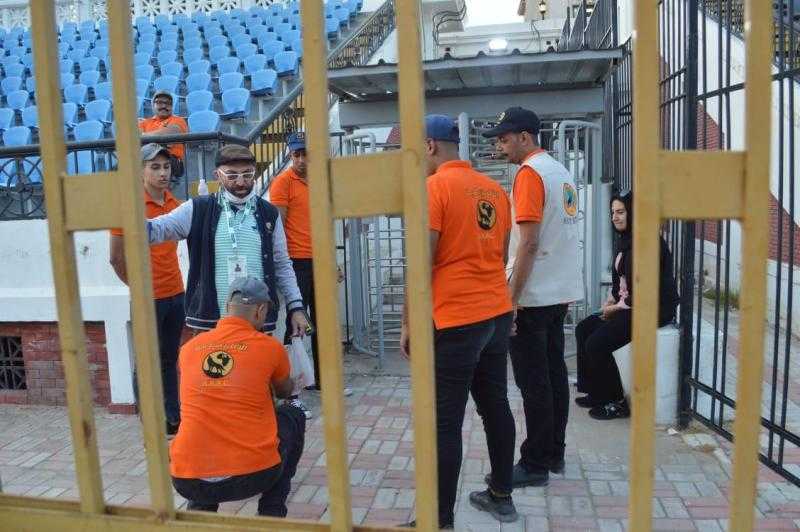 ”بوابات تفتيش”.. تستقبل الجماهير قبل انطلاق مباراة مصر والنيجر