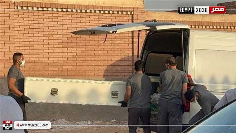 شيخ بالمقابر يدلي بتصريح عن نعش هشام سليم بعد الدفن «فيديو»