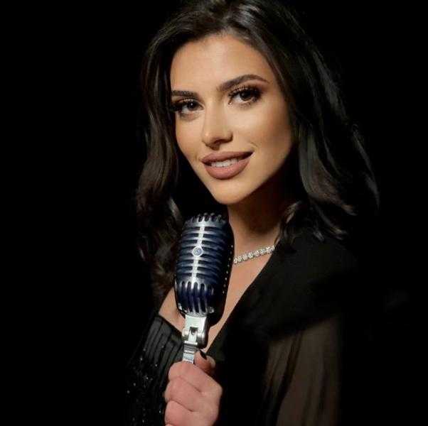 لين فقيه تستعد لإطلاق أول ألبوماتها