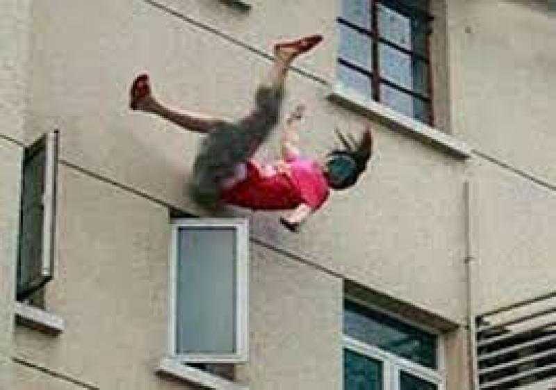 «بعد منعها من الخروج».. مصرع سيدة سقطت أثناء الهروب من المنزل بحدائق أكتوبر