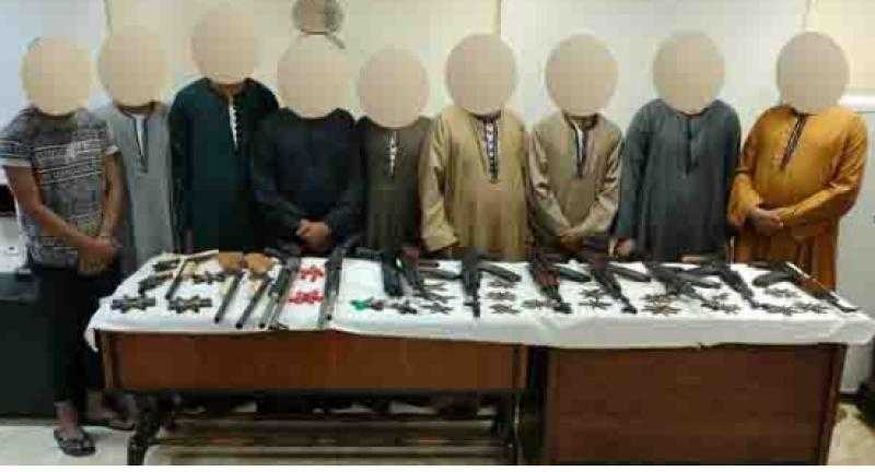 ضبط 15 سلاحا ناريا وهاربين من أحكام في حملة أمنية بأسيوط