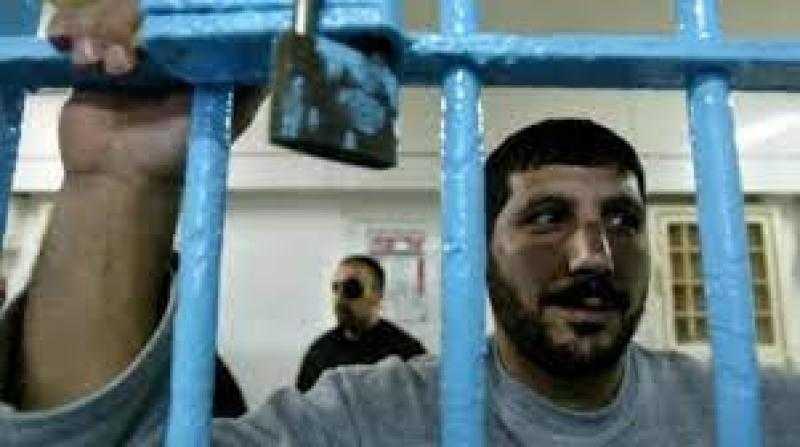 30 معتقلا فلسطينيا يخضون إضرابا عن الطعام احتجاجا على سياسة الاعتقال