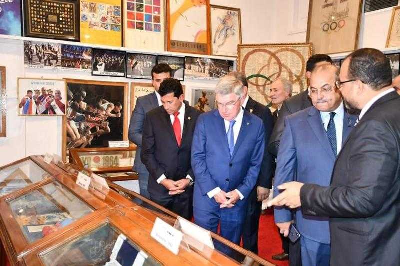 وزير الرياضة وتوماس باخ يتفقدان متحف اللجنة الأولمبية