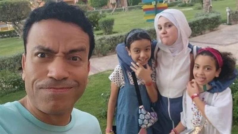 سامح حسين يمازح عائلته عبر السوشيال ميديا
