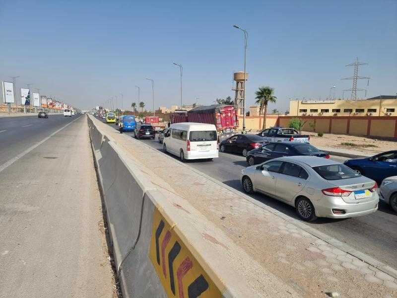 جهود لسحب سيارة نقل ثقيل معطلة في طريق الإسكندرية ميدان الرماية