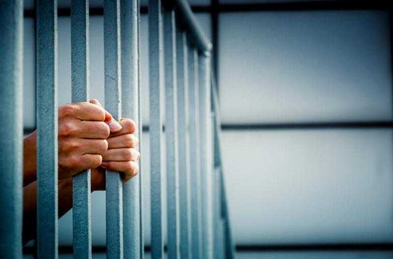 حبس عاطل هدد صاحب ورشة بإشعال النار بالمحل الخاص به في الوراق