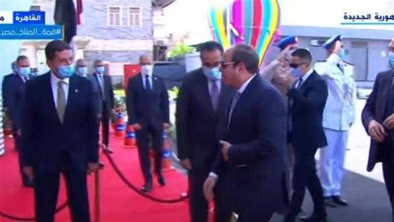 السيسي يصل مقر هيئة الاستثمار لافتتاح عدد من المشروعات القومية