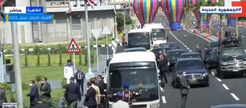 جولة تفقدية للرئيس عقب افتتاح عدد من مشروعات هيئة الاستثمار « فيديو»
