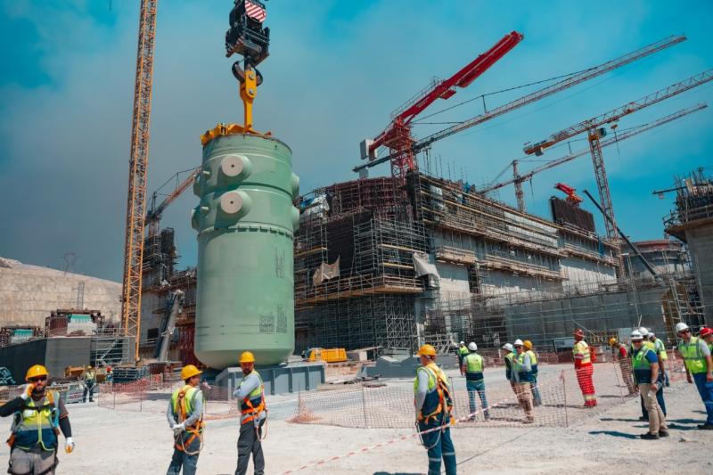 روساتوم: تركيب هيكل مفاعل وحدة الطاقة الثانية بمحطة «أكويو» النووية