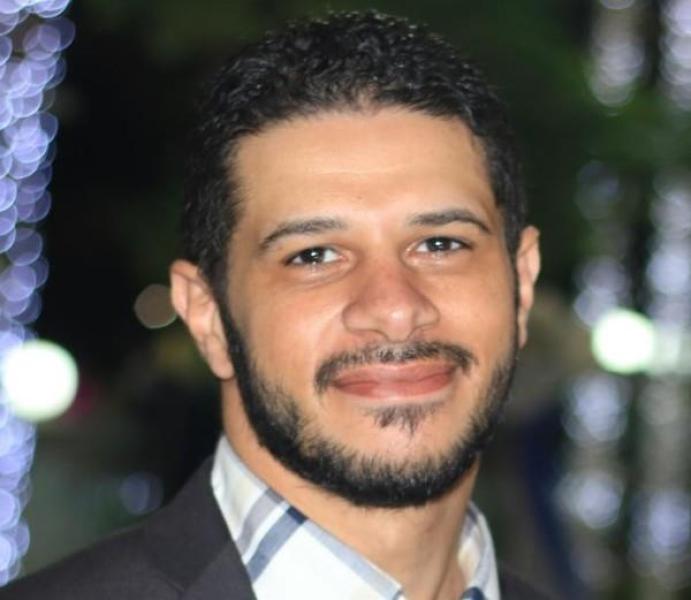 حسام مؤنس 