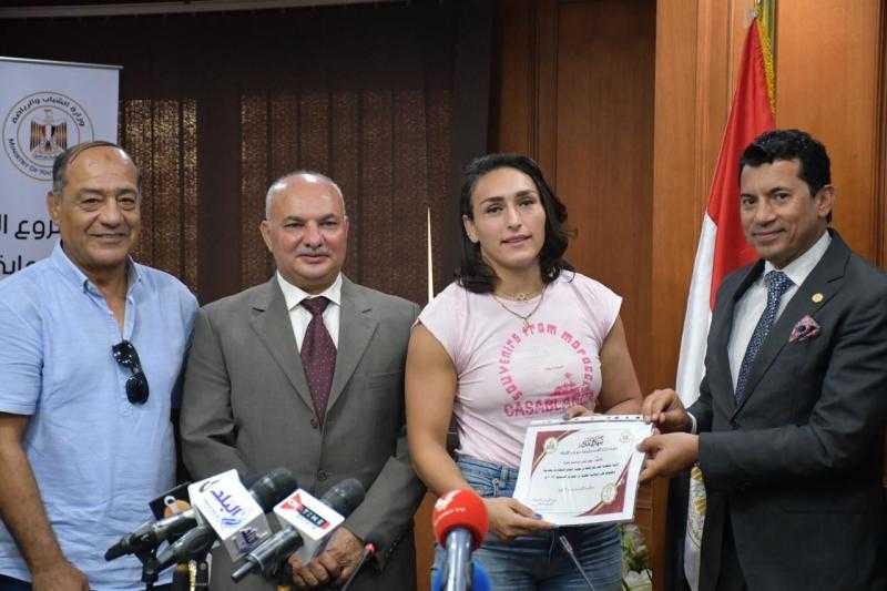 وزير الرياضة يُكرم سمر حمزة ويحيى قنديل ومحمد طارق الرشيدي