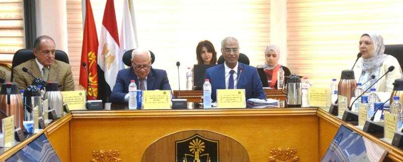 رئيس جامعة بورسعيد يؤكد جاهزيته لاستقبال العام الجديد