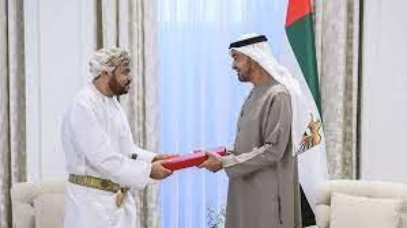 رئيس الامارات مع سلطنة عمان