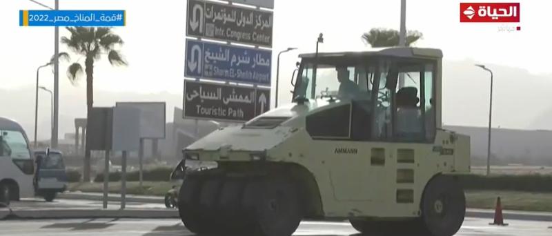 شاهد .. أعمال تطوير الطرق والميادين بشرم الشيخ استعدادا لمؤتمر المناخ .. «فيديو»
