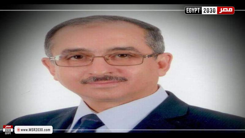 الدكتور طارق عبد الوهاب عميد كلية الآداب 