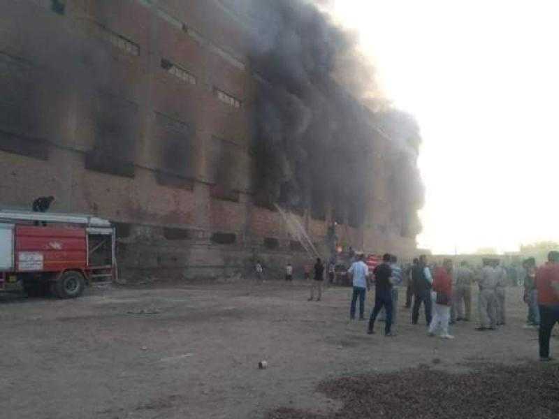 إصابة 6 أشخاص.. المعمل الجنائي يفحص حريق مصنع بقليوب