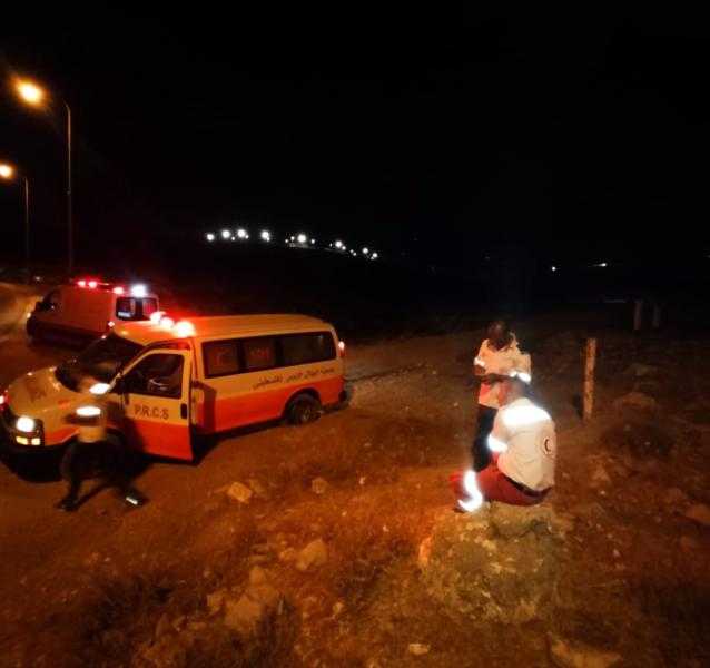 إصابة شخص صدمته سيارة أثناء عبوره طريق الواحات الصحراوي