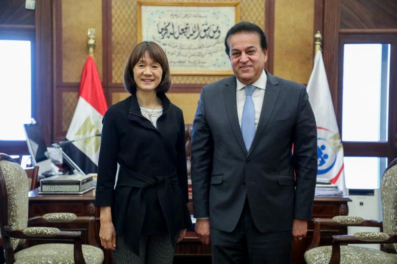 وزير الصحة يبحث مع وفد البنك الدولي تعزيز سبل التعاون في القطاع الصحي  