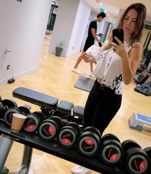 بإطلالة أنثوية مثيرة.. زوجة راغب علامة تشعل صفحات التواصل الاجتماعي