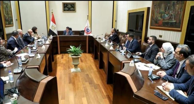 وزير الصحة خلال الاجتماع 