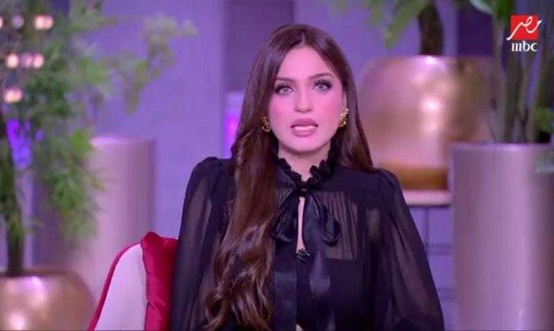 ياسمين عز: «الراجل طول ما هو شايفك ضاربة البوز هيطفش»