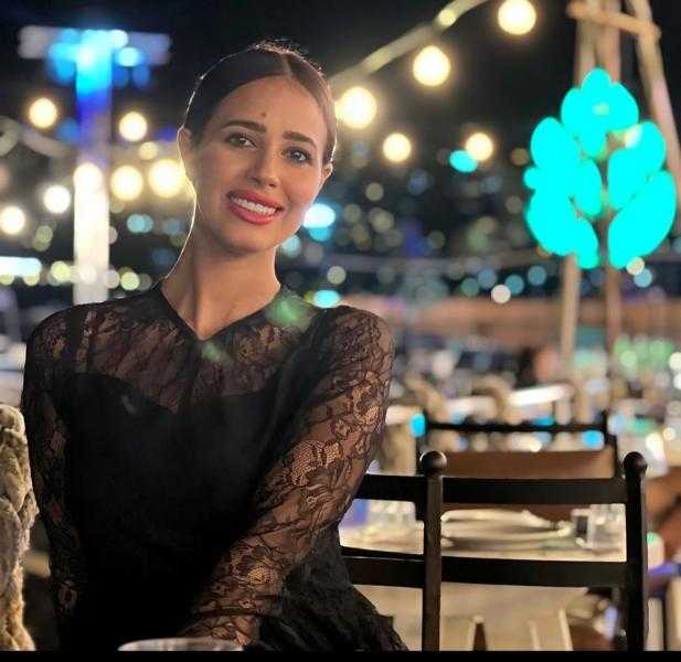 بإطلالة مثيرة.. رنا سماحة في أحدث ظهور لها من بيروت