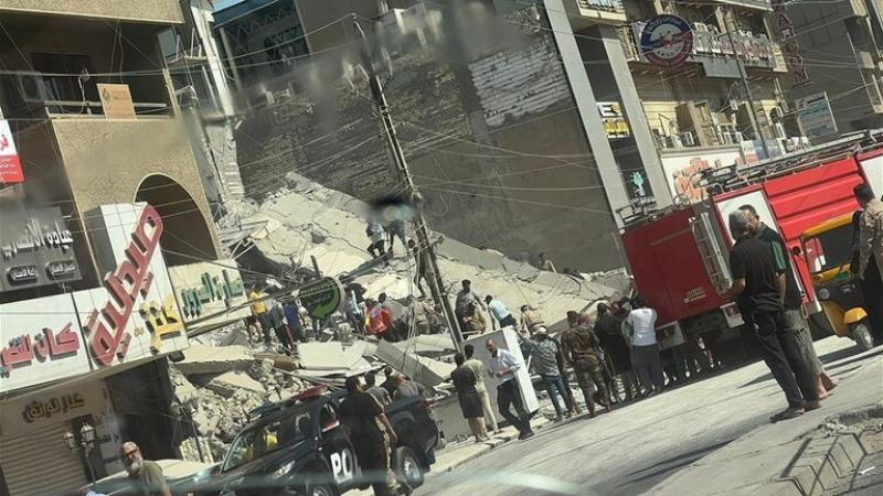 انهيار مبني وسط بغداد
