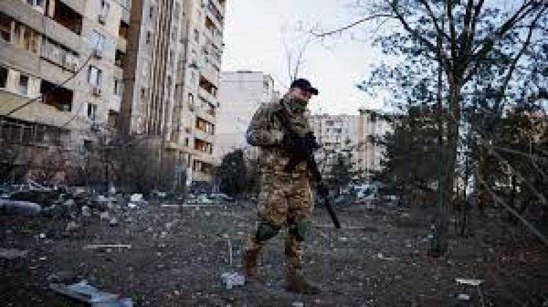 أوكرانيا: مقتل 20 شخصا جراء إطلاق نار على قافلة مدنية شمال شرق البلاد