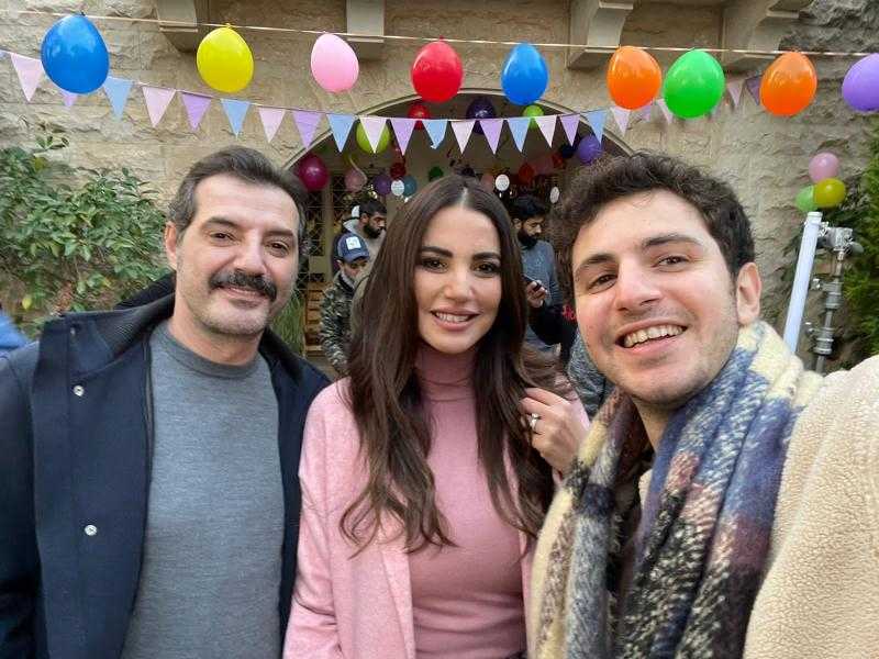 درة تبدأ تحضيرات مسرحية «حتى لا يطير الدكان»