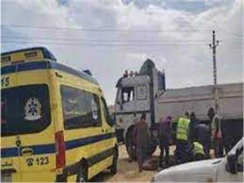 بالأسماء.. إصابة 9 أشخاص بحادث انقلاب سيارة نقل بالوادي الجديد