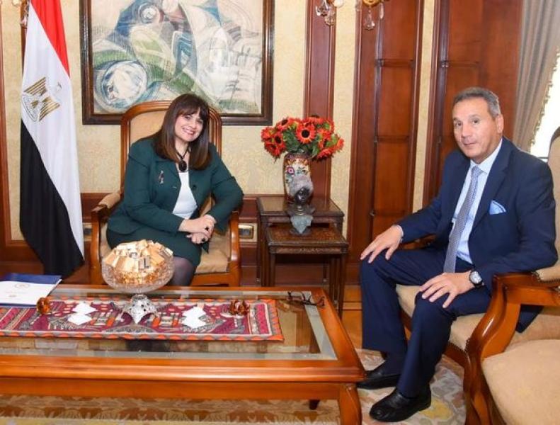 وزيرة الهجرة ورئيس بنك مصر 