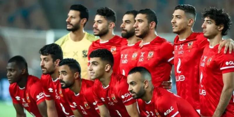 الأهلي يُناقش عروض لاعبه من أجل رحيله